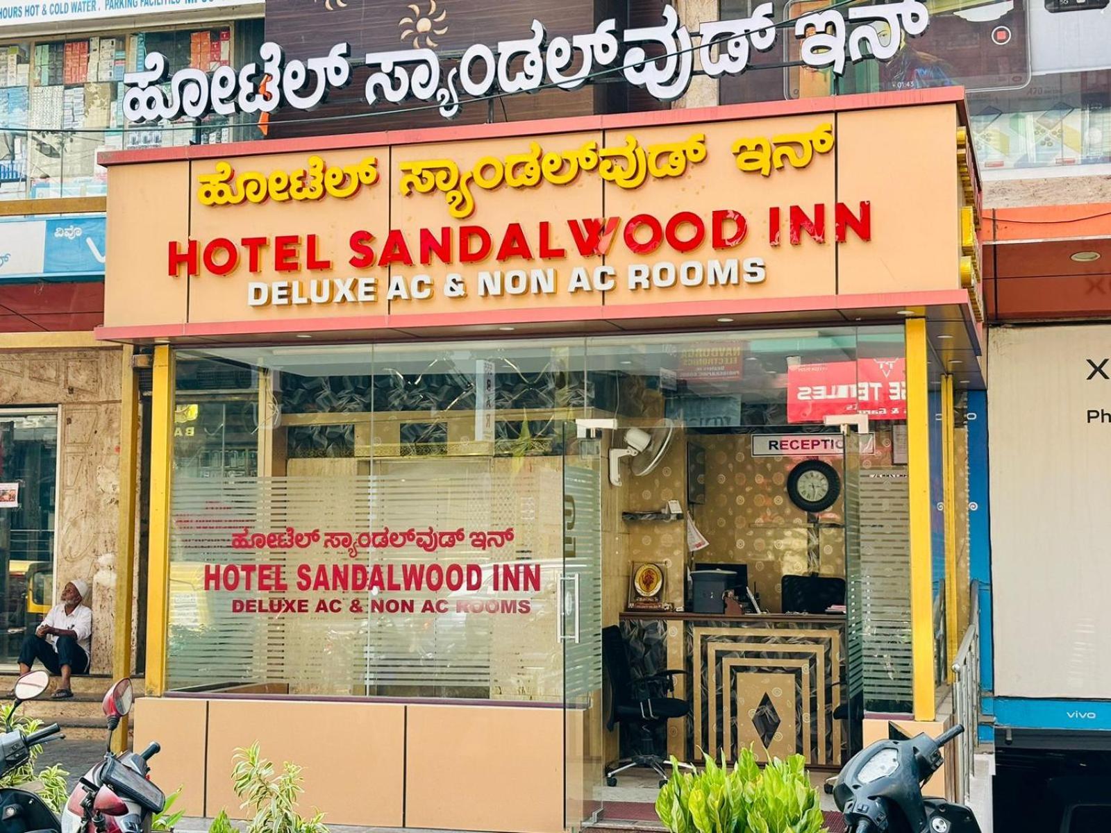 Hotel Sandalwood Inn Bangalore Buitenkant foto